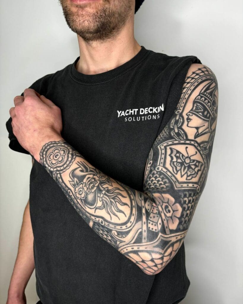 Bold traditional tattoo by Thomas Hearn, based at Buckinghamshire Tattoo Studio Black Hound Tattoo